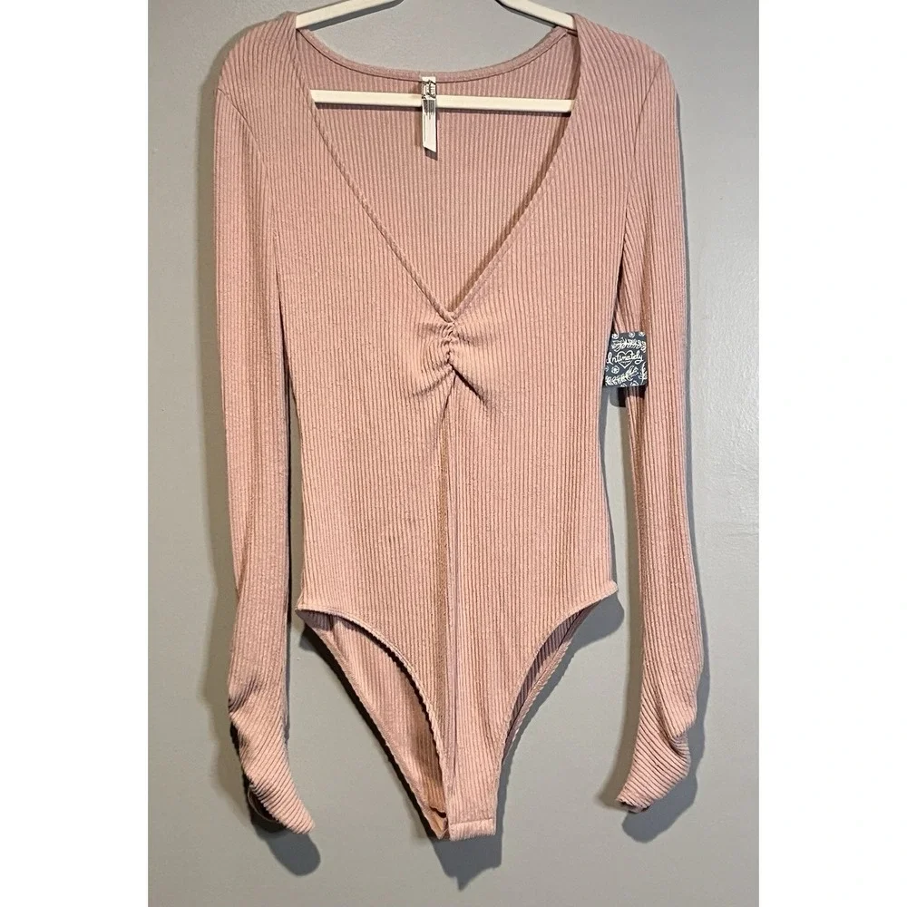 NWT Intimately Free People Rib Knit Bodysuit Lrg V-Neck Cozy Up Pink Salt READ